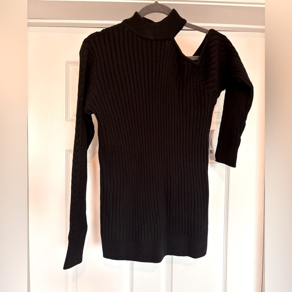 JustFab Sweaters - NWT JustFab Black Ribbed Women's Sweater with a Shoulder Cutout Detail